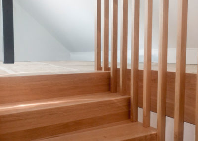 Nouvel escalier en chêne avec rangements intégrés